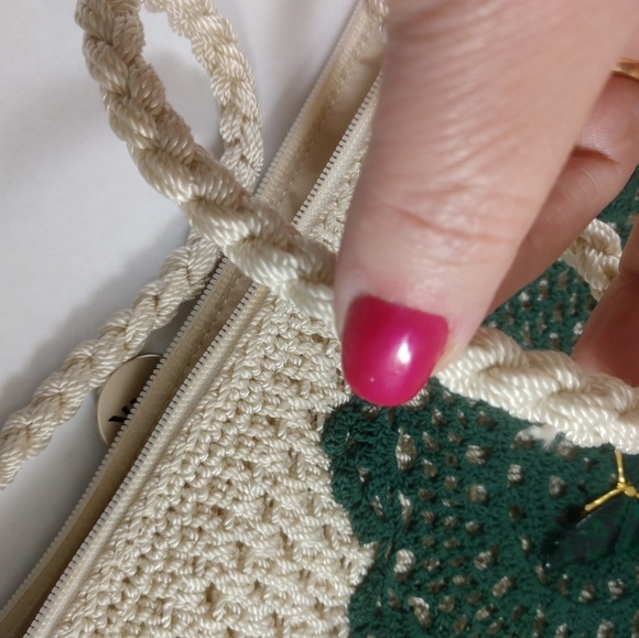 The SAC handbag Pre-owned but looks brand new! - Picture 3 of 8